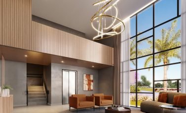 Hall de entrada com pé-direito duplo, lustre e poltronas de couro caramelo
