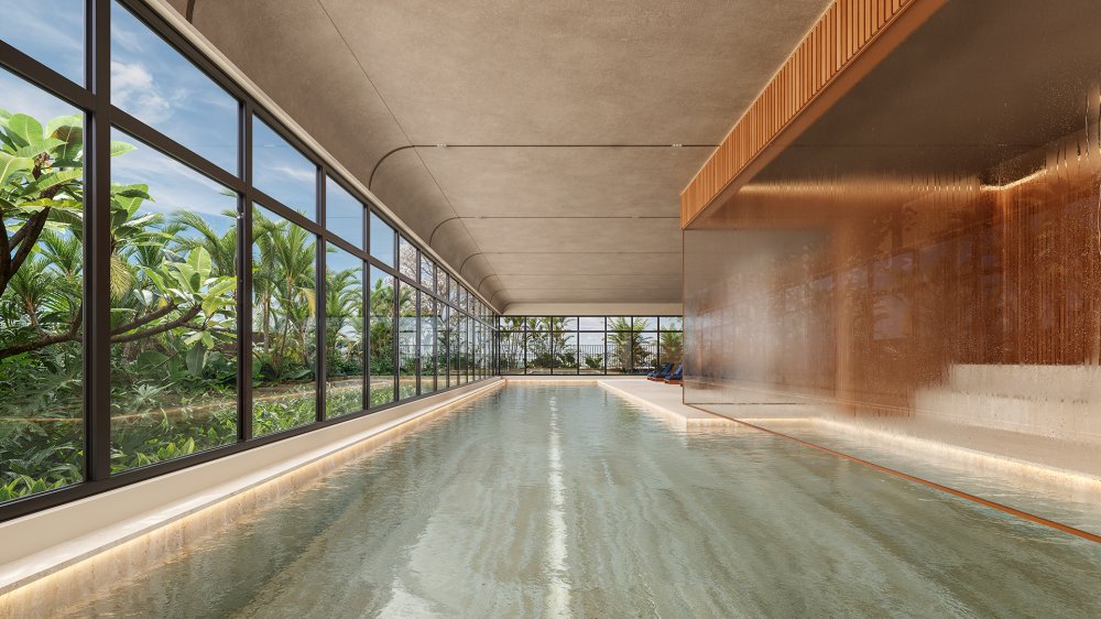 Piscina coberta com raia extensa e esquadrias de vidro para o jardim